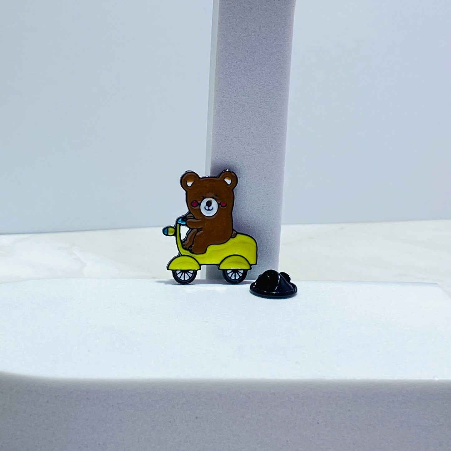 PIN OSO CON MOTOCICLETA