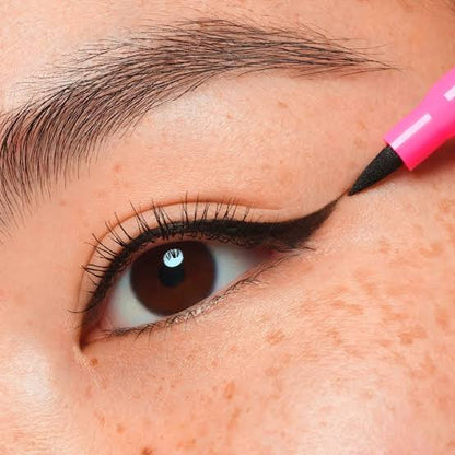 ESSENCE LINE IT LIKE A PRO! LINER 01